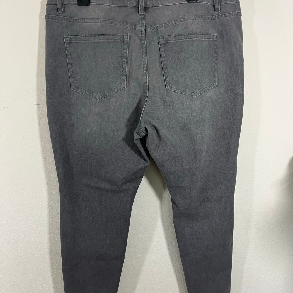 NWOT Lane Bryant Bundle of 2 Jeans Size 18 Light Black Skinny Jeans Cropped Jean - Picture 14 of 15